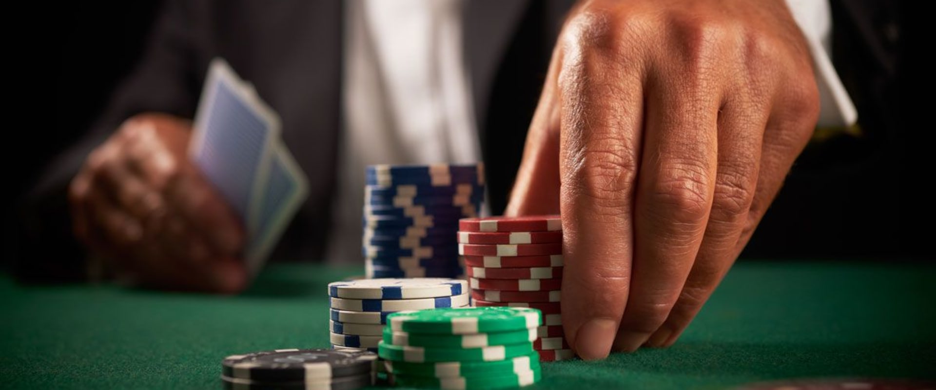 Understanding the Differences: Full Ring vs. 6-Max in Low Limit Omaha Poker